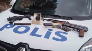 İzmirde ormana el bombası ve uzun namlulu silahlar gömerken yakalandılar