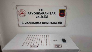 İzmirden getirdiği uyuşturucu hapları satamadan yakalandı