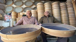 İzmirin son elek ustası baba-oğul kaldı