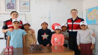 Jandarma ekipleri öğrencilerle bir araya geldi