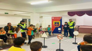 Jandarmadan ilk ve ortaokul öğrencilerine trafik eğitimi