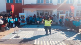 Jandarmadan öğrencilere trafik bilinci eğitimi