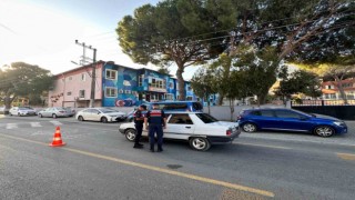 Jandarmadan okul önlerinde ve servis araçlarında denetim