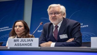 Julian Assange: “Gazetecilik suçlamasını kabul ettiğim için özgür kaldım”