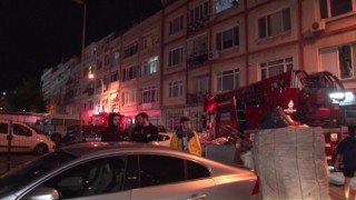 Kadıköyde itfaiye sokağa giremedi, vatandaşlar isyan etti