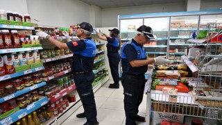 Kadirli Belediyesi Zabıta Ekipleri Zincir Marketlerde Denetim Yaptı