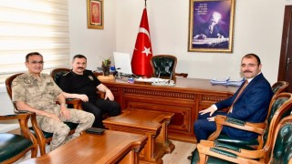 Kadirli Kaymakamı Erdinç Dolu’ya Emniyet ve Jandarma'dan Hayırlı Olsun Ziyareti