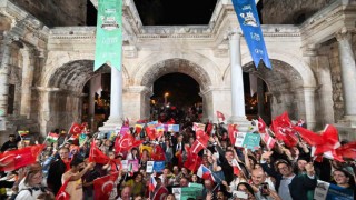 Kaleiçi Old Town Festivali geleneksel korteji Antalya sokaklarını renklendirdi