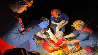 Kalp rahatsızlığı yaşayan adam engebeli araziden Sahil Güvenlik helikopteri ile kurtarıldı