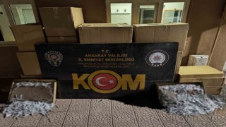 Kamyonun kasasından 500 bin adet kaçak sigara çıktı
