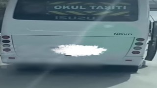 Kapısı açık seyreden okul servisine para cezası