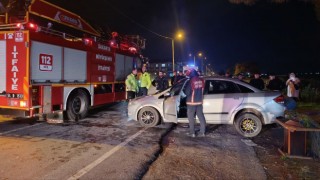 Karasuda iki otomobil çarpıştı: 3 yaralı
