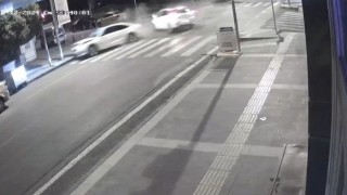 Karsta 1 kişin öldüğü 4 kişinin yaralandığı kaza güvenlik kamerasında