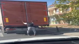 Kartalda patenli gencin tehlikeli yolcuğu kamerada
