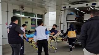 Kavgayı ayırmak isterken kendisine saldıran 4 kişiyi silahla vurdu