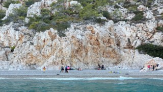 Kayalıklara tırmanan Alman turist metrelerce yükseklikten düşerek hayatını kaybetti