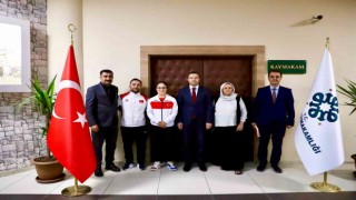 Kaymakam Baycar, Avrupa Şampiyonu milli sporcuyu ödüllendirdi