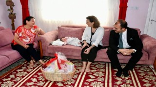 Kaymakam Dolu ve Eşinden Hoşgeldin Bebek Ziyareti