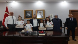 Kaymakam Taşkın dereceye giren öğrencileri ağırladı