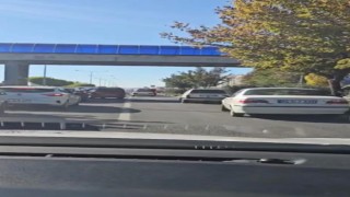 Kaza nedeniyle tıkanan yol, polis ekiplerine fermuar yöntemi ile açıldı