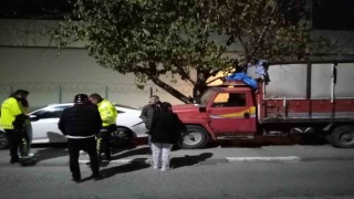 Kaza yapan sürücü başka bir aracın çarpması sonucu ağır yaralandı