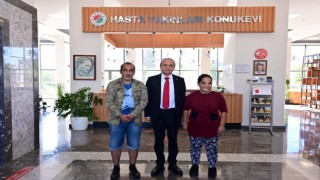 Kepez Belediyesi, çocukları yoğun bakımdayken sokakta kalan olan aileyi konukevine yerleştirdi
