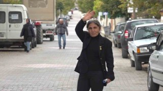 Kimsesi kalmayınca ‘huzurevine yerleş tavsiyelerine aldırmayan kadın, muhtar seçildiği mahallesine huzur getirdi