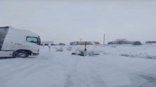 Kış erken geldi, tırlar yolda kaldı