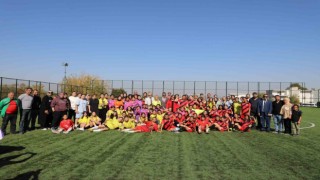 Kız futbol takımları cumhuriyet için oynadı