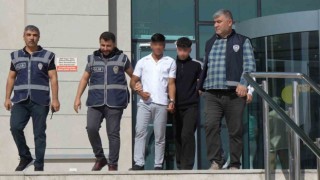Kız kaçırma planıyla taksiyi gasp eden iki genç tutuklandı