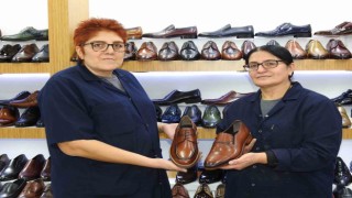 Kız kardeşler baba mesleğini sürdürüyor