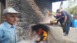 Konyada köy ocağında imeceyle pekmez yapılmaya devam ediliyor