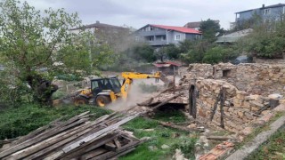 Körfezde metruk binalar yıkılıyor