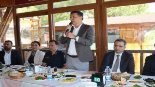 Kozanda muhtarlar ilçe yöneticileri ile bir araya geldi
