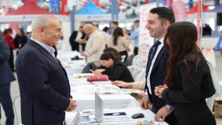 Küçükçekmece Belediyesi iş arayan ve işverenler arasında köprü oldu