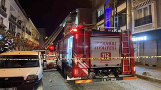 Küçükçekmecede çatıda mangal keyfi yangınla bitti