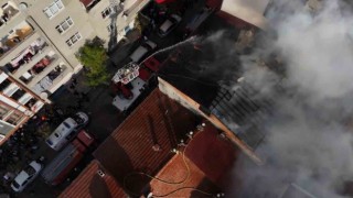Küçükçekmecede korkutan çatı yangını: O anlar kamerada