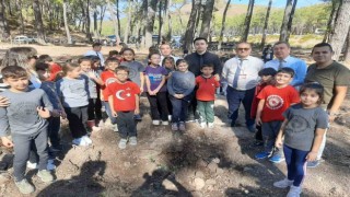 Kumlucada Cumhuriyetin 101. yılı anısına 450 fidan dikildi
