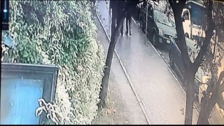 Kuryeye çarpmamak için manevra yaptı, önce 4 araca, sonra kuryeye çarptı