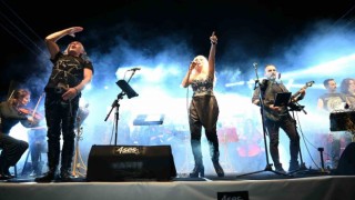 Kuşadası Sokak Festivali düzenlenen konserler ile şenlendi