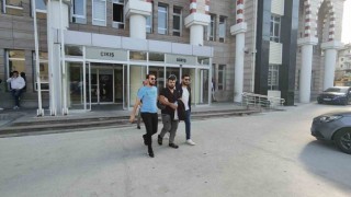 Kuşadasında 59 kaçak göçmen yakalandı, 2 organizatör tutuklandı