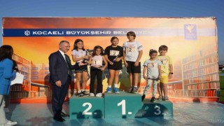 Kuşaklar arası bağları güçlendirmek amacıyla 7den 70e atletizm pistinde yarıştılar