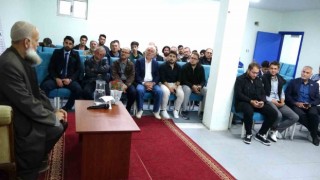 Kütahyada Tıbbi Devadan Ruhi Devaya konulu konferans