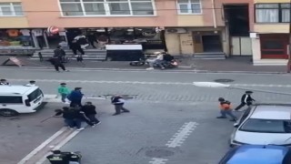 Kuzenler arasında döner bıçaklı kavga çıktı; o anlar kamerada