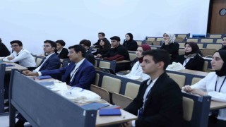 Liseli gençler merkez mecliste gündemi değerlendirdi