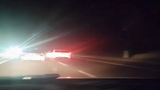 Makas atarak ilerleyen sürücü trafiği tehlikeye soktu