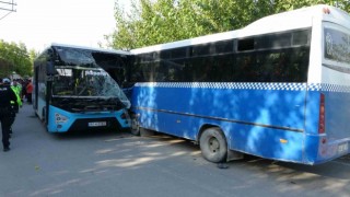 Malatyada belediye otobüsü ile öğrenci servisi çarpıştı: 25 yaralı