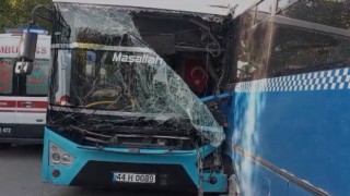 Malatyada öğrenci servisi ile belediye otobüsü çarpıştı: Çok sayıda yaralı var