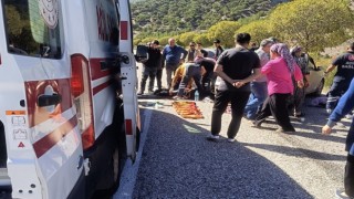 Malatyada otomobil yön levhasına çarptı 4 yaralı