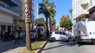 Manavgatta kamyonet ile otomobil çarpıştı: 2 yaralı
